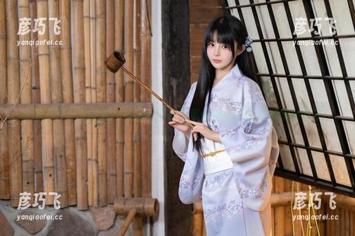 放眼樱井宁宁的胶衣妹抖，图片里竟懂得如何摇摆的微妙节奏。
