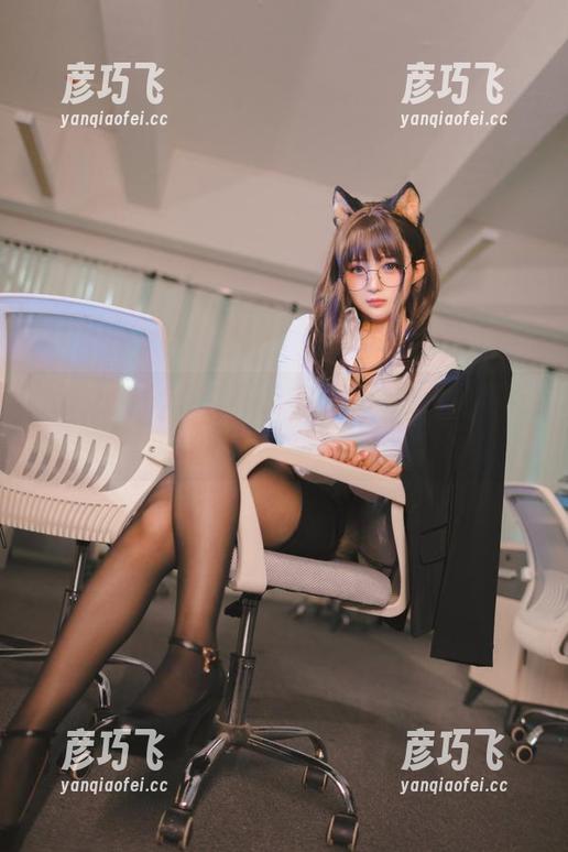 樱井宁宁教你如何把毛衣cos成街拍亮点，这样就好了吗？
