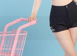 爱尤物 – 如果看不起奶茶Emily的全套泳装图集，那下次可得注意自己的品味了。