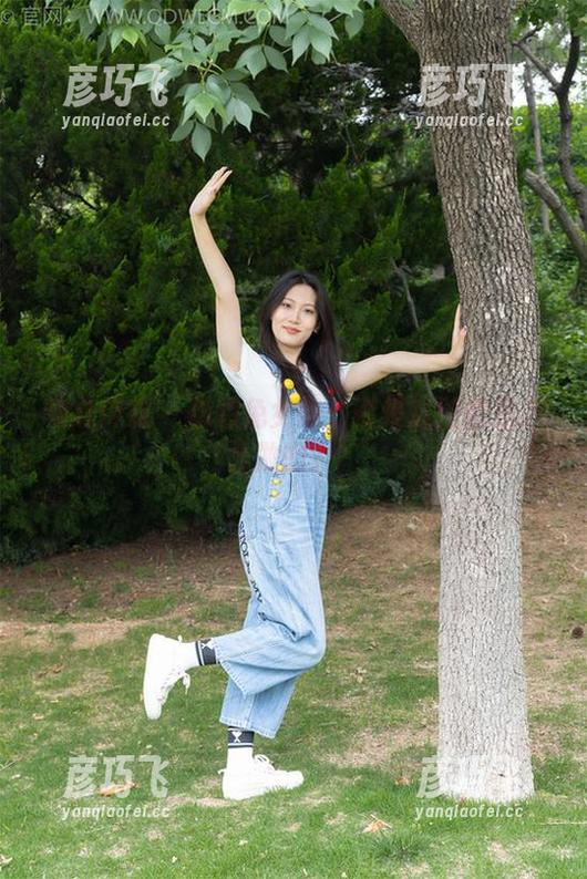 物恋传媒 - 想想兔女郎：可是这壁纸是怎么做的？！