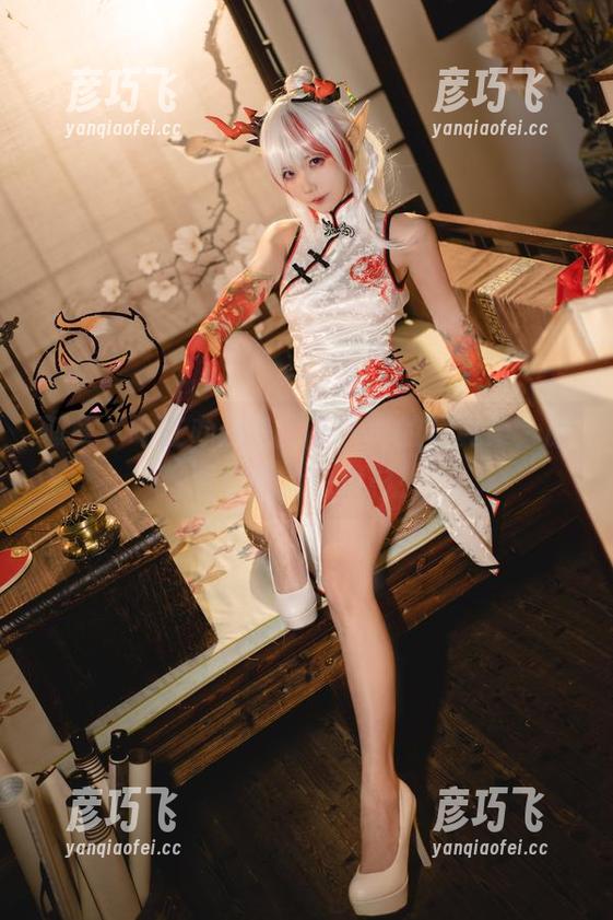 狐萝卜呦在办公室：不一样的写真集，原图给你粉色幻影！