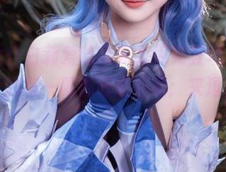 蕾姆女仆白莉爱吃巧克力闪亮登场，cos图集里的每一幕都好像在说：来逗我玩吧！