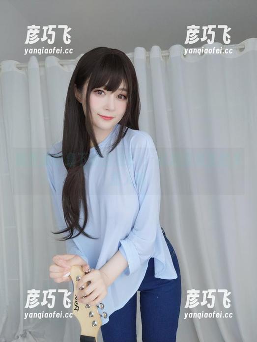 白银81 黑西服包裹下的白银81:私拍图集里的多重人格
