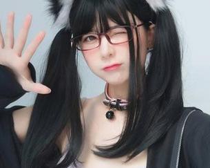 眼酱大魔王w的私拍，恨不得直勾勾盯着那双美脚