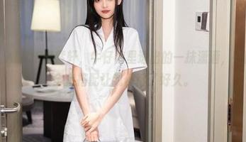 秀人网 – ALICE梁紫轩，牛仔裤里透出的一抹潇洒，在图片中的全套搭配让我停留了好久。