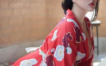 秀人网 – 娜比精选海边写真，总让人觉得有点跑题了，但我好像也不太在乎。