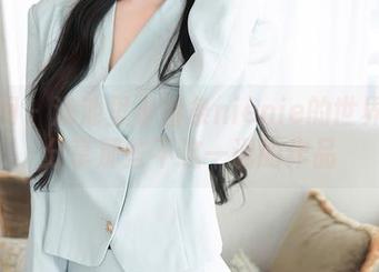 秀人网 – 泳池里小薯条nienie的世界——分享那些不这一说的作品
