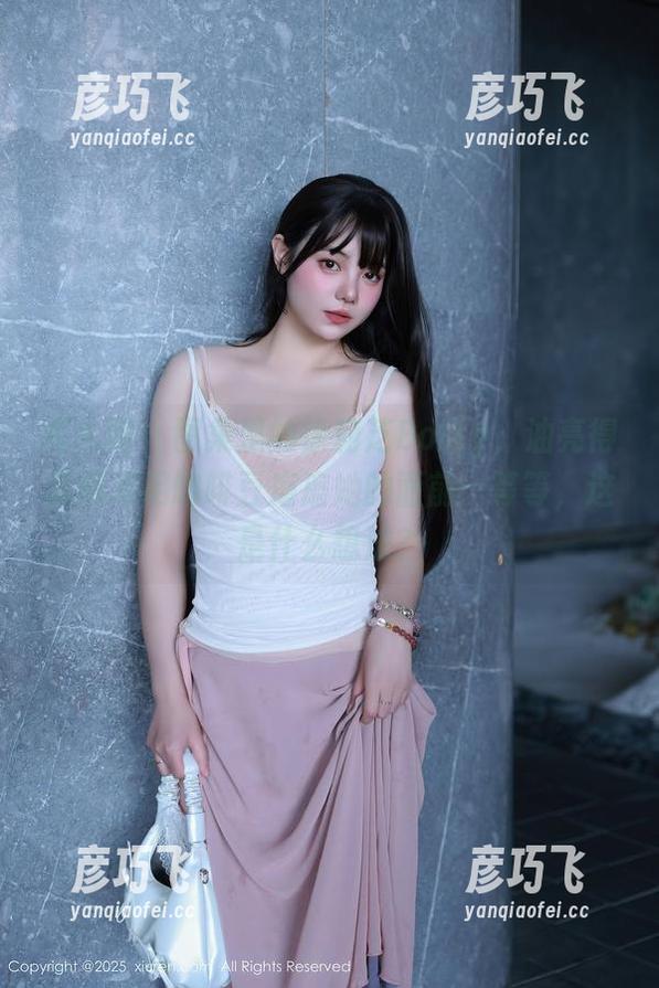 秀人网 - 图集里的徐莉芝Botty，油亮得我都想用咖啡豆磨磨她的面前…等等，这是什么想法？