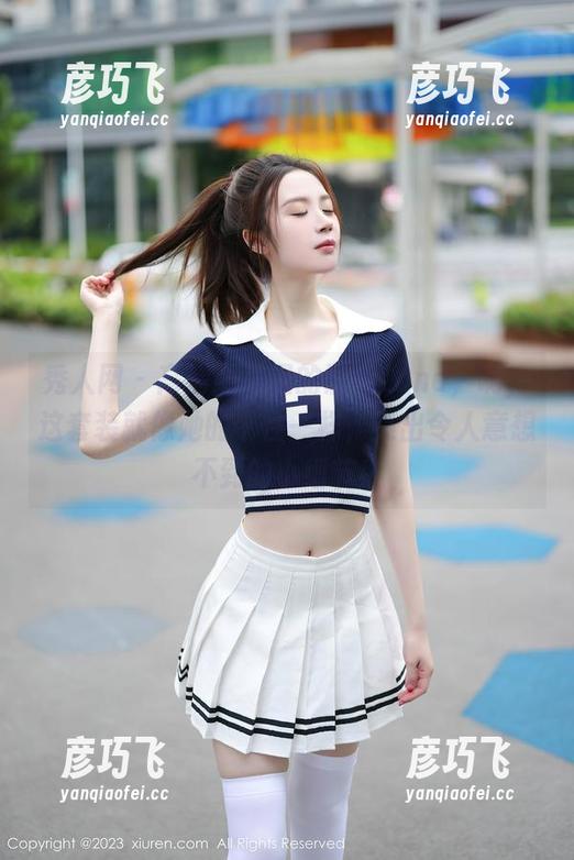 秀人网 - 高清照片里的涵涵Luna，啊，这套装就像她的个性一样，亮出令人意想不到的小细节！