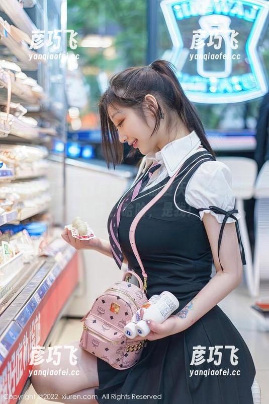 秀人网 - 猫咪巨臀妹妹的夏天写真：被谁想到了？哈哈，是我！