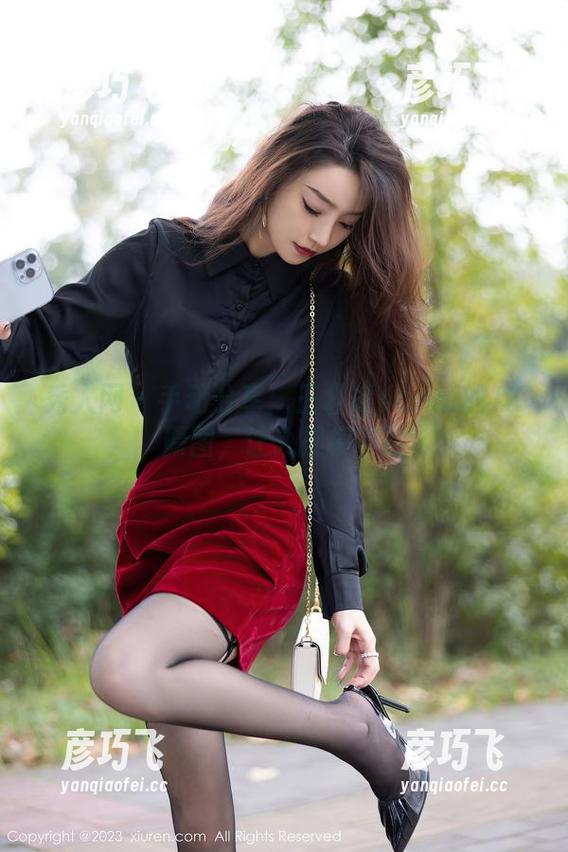秀人网 - 手动分享：王馨瑶Yanni的JK原图，让人捉摸不透