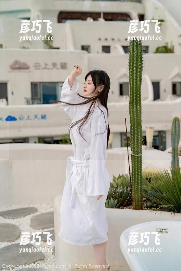 秀人网 - 因为璀灿，我本来不想看学妹的写真，一翻图册，哎呀，我怎么又被吸引走了。