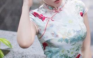 秀人网 – 就量多！盼盼玉奴泳池里的美图，一不小心分享给你。