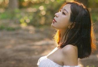 看！穆零Mu0新一波女孩的更新，竟然让我开始追忆我的青春……是不是该买个相框？