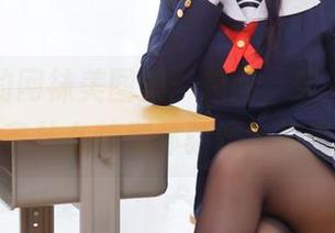 胡桃喵的网袜美图集：想问，穿上这些网袜有什么特别体验吗？好奇。