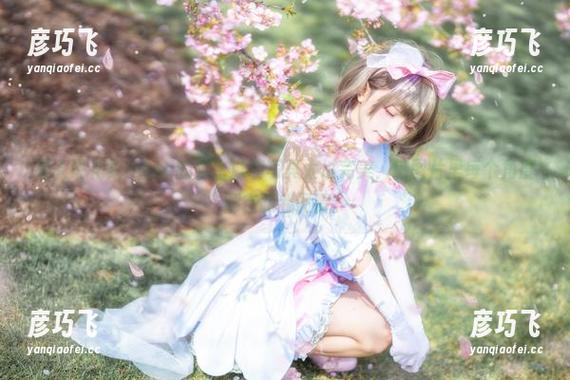 花柒Hana 有人说花柒Hana的阿比泳装写真太过完美,这图片里每个角度都在跟我调情。