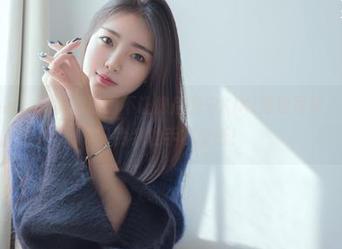 花漾show – 意识到原图不让修后的宋KiKi海边写真，真的能晋升为我的手机壁纸！