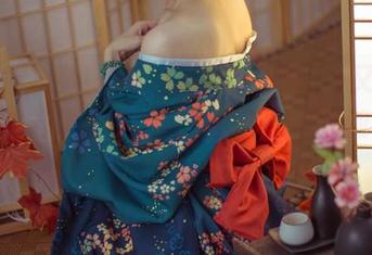 菠萝社 – 看！柳侑绮Sevenbaby又在马尔代夫开了炫丽的高清美图展，沙滩旁边安静地冒泡的海！谁能不赞叹？