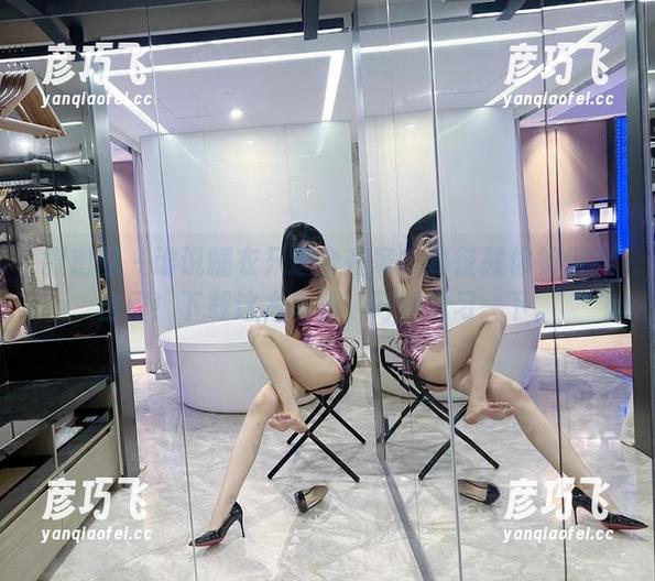 微密圈 - 谁说睡衣只适合在家？葛征教你如何穿出门！下载这本写真，好好学习一下。