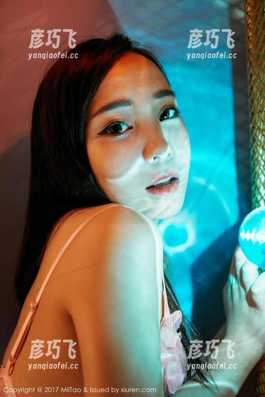 蜜桃社 - 看铃木穿黑丝，套图免费就是随时来一发！