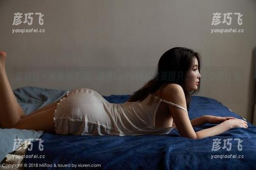 蜜桃社 - 天台见不见，露西Lucy的私房美图只为哈士奇而驻足？
