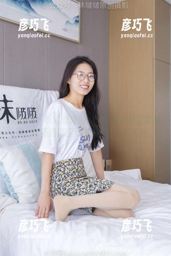 袜啵啵 - 听说奶油的薄黑丝脚尖加固款来啦，最新的美图可是别有一番滋味哦。