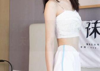 袜啵啵 – 写真《天使》，小甜豆无意间引导我思考：天使每天吃几颗糖比较合适？
