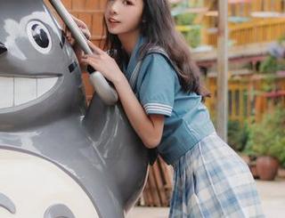 图片加载中，在线目睹“西瓜少女”作为秘书的奇特表现，值得一看哦。