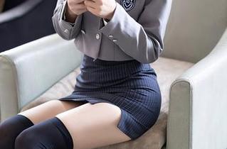 语画界 – 原图中的冯木木厨娘，煮的不止是菜，还有那让人心动的情境。
