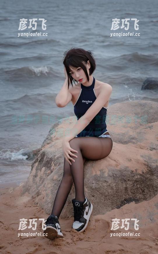 当轩萧学姐化身女社长，套图里的每个细节都在说什么呢？