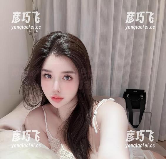 微密圈 - 阿色的“红色低胸”：难以抵挡的视觉风暴与想象的交错图片