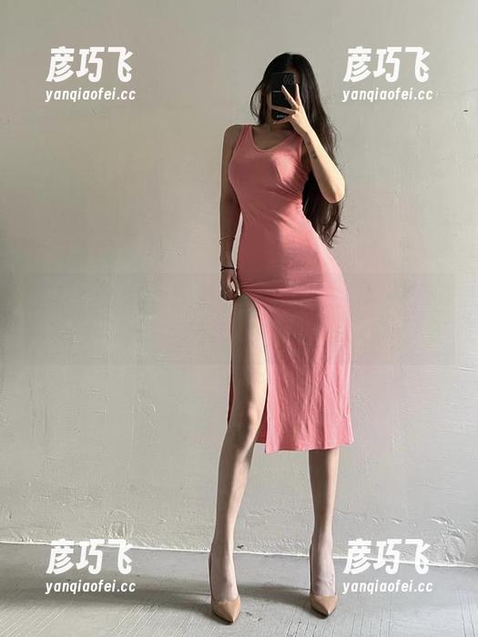 微密圈 - 在陈佩奇的秘书写真集中，原图中竟然藏着些微妙的情绪