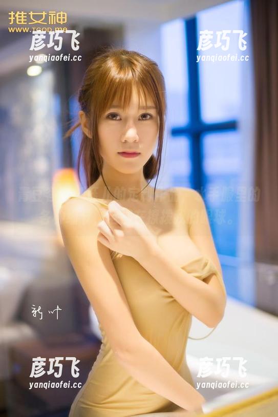 青豆客 - 刘钰儿的定制作品，水手服里的各种细节，全都在撩拨我的眼球。