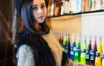 青豆客 – 赵伊彤的居家写真：有人认为照片只是精致，其实更是一种态度！
