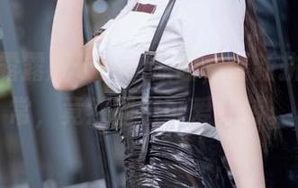 香草喵露露舰长女警原图，最新拼搏的日常，竟然围着可爱打转。