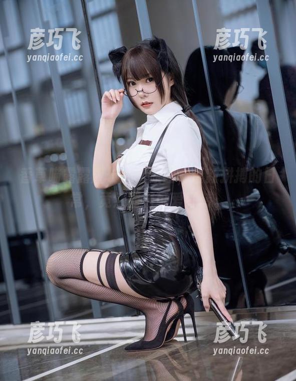 香草喵露露 香草喵露露舰长女警原图,最新拼搏的日常,竟然围着可爱打转。