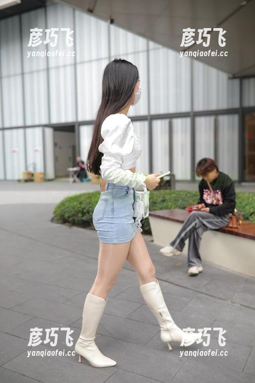 魔镜街拍 - 艾小青的新图包：超短裙加肉丝，谁不想多看一眼？
