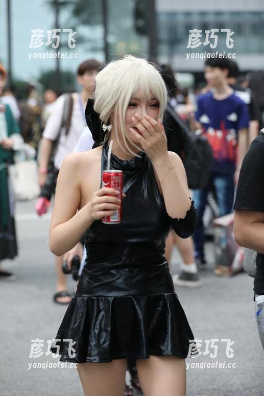 魔镜街拍又搞事情了！最新图包天桥美女上线，小心触发你的心动雷区！
